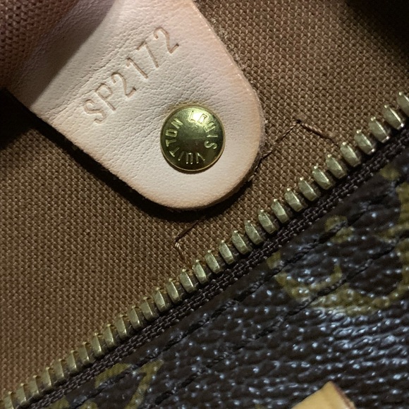 Authentic Louis Vuitton Bandolier bag - Picture 4 of 6